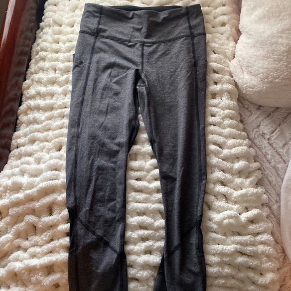 Lululemon grey cropped leggings - Picture 2 of 4